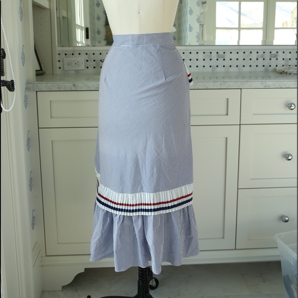 CUTEST SKIRT !! BATELY BEEN WORN!! - Picture 5 of 8